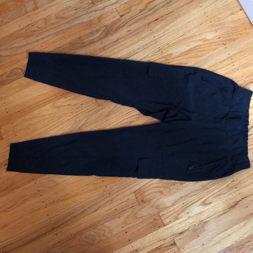 Athleta cargo pant with half elastic waist size 0